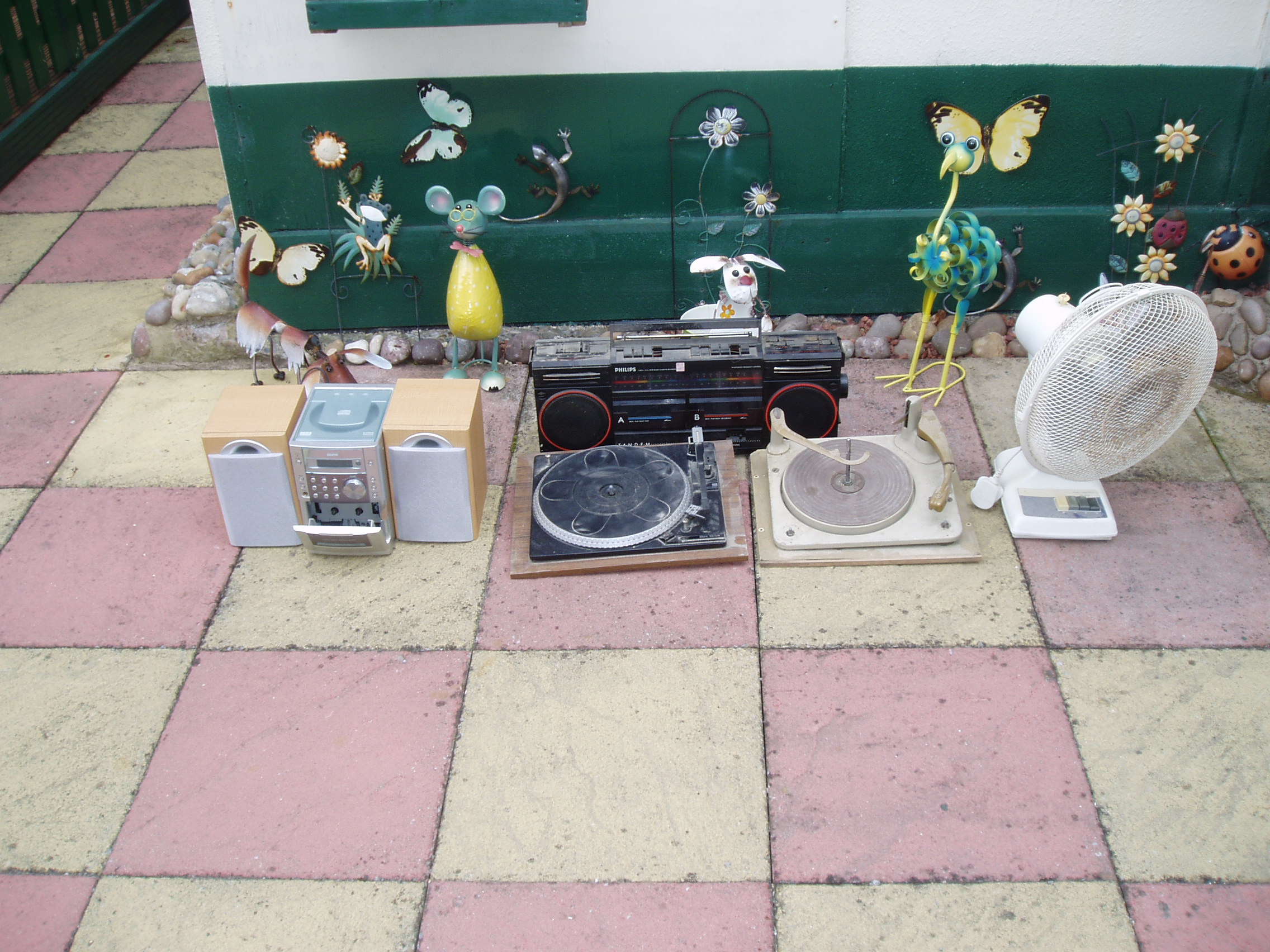 five electrical Item for spares.JPG Attached picture five electrical Item for spares.JPG